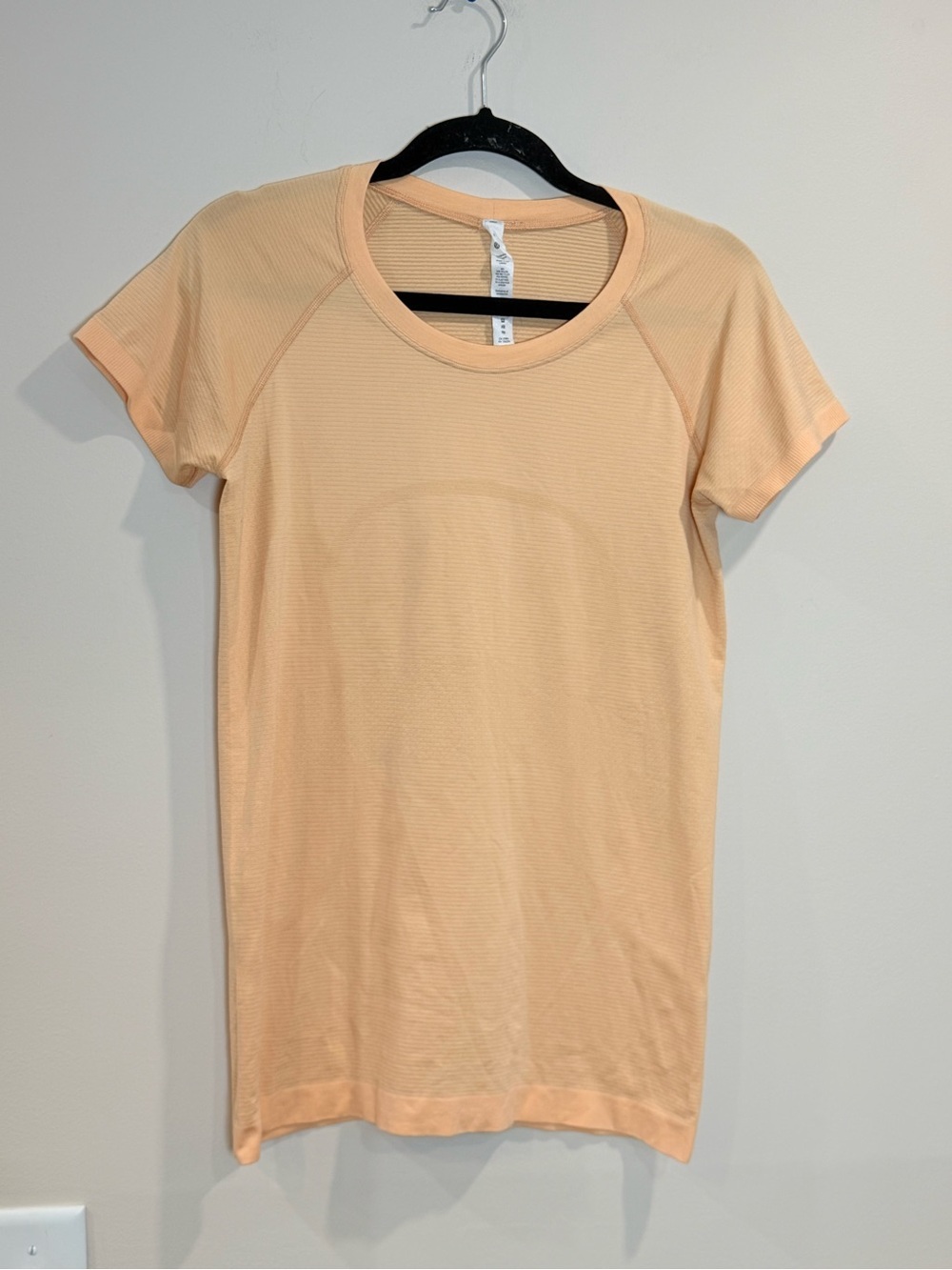 🔥Lululemon Women’s Light Peach Short Sleeve Top Size 8 EC🔥